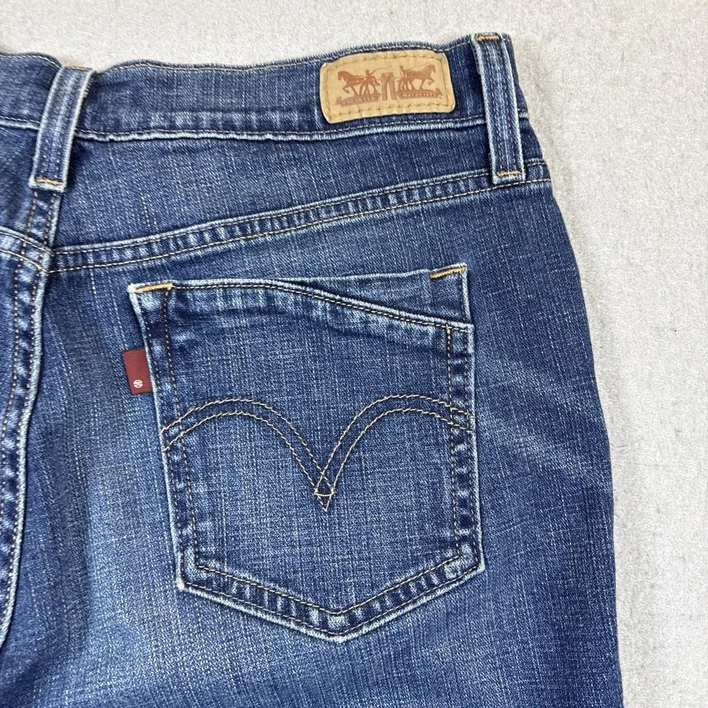 Levis‎ women's denim blue jeans capris sz. 8 cuffed hems stretch Cotton pockets